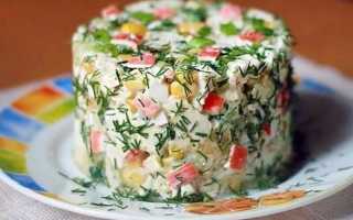 Вкусный крабовый салат с кукурузой и рисом