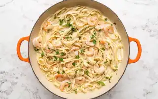 Рецепт приготовления пасты фетучини с креветками в сливочном соусе