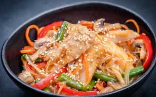 Секреты азиатских поваров: салаты с фунчозой и креветками