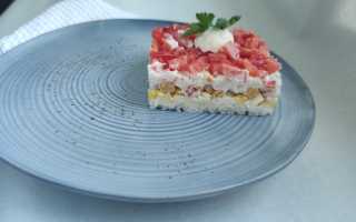 8 ярких салатов с крабовыми палочками и помидорами