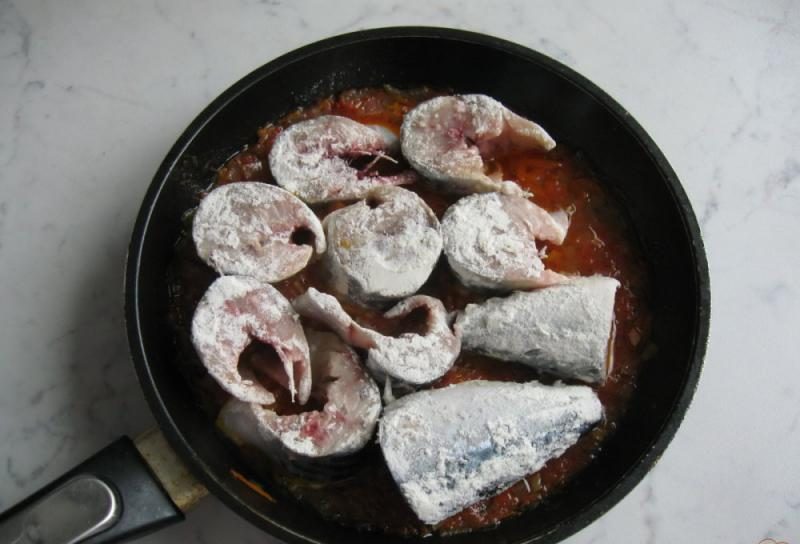 скумбрия на сковороде