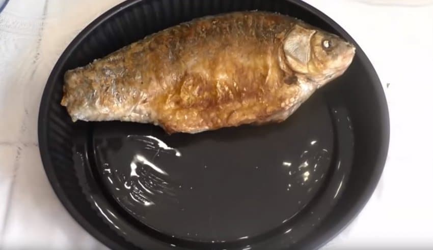карась жаренный на сковороде