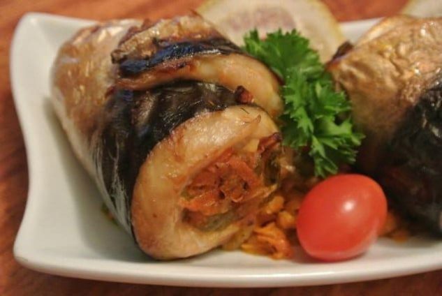 рулет из скумбрии с морковью и луком