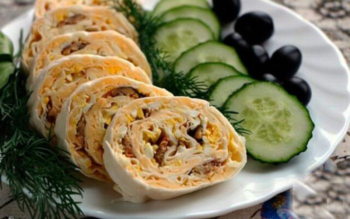 лаваш со скумбрией и яйцом