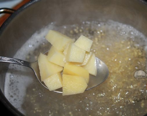 варка картофеля в бульйоне