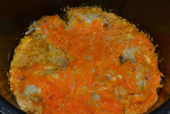 минтай с луком и морковью