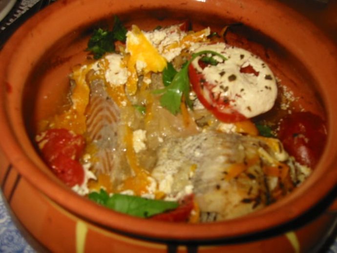 минтай в горшочке с овощами 