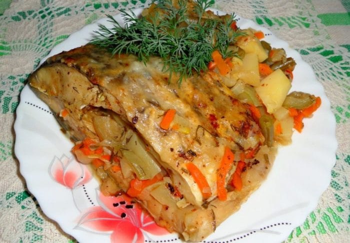 тешенный карп с овощами 