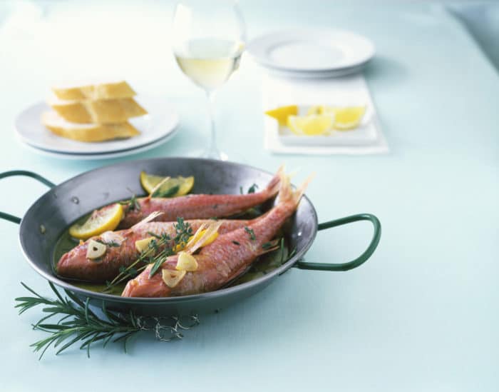 барабулька с розмарином и лимоном 