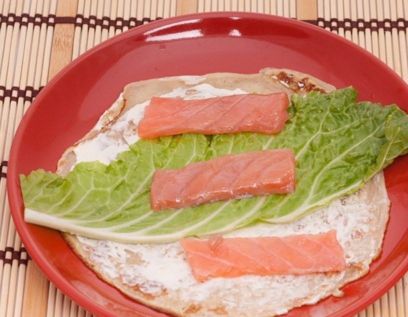 блины с рыбой и капустой