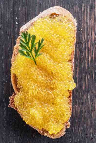 икра с хлебом