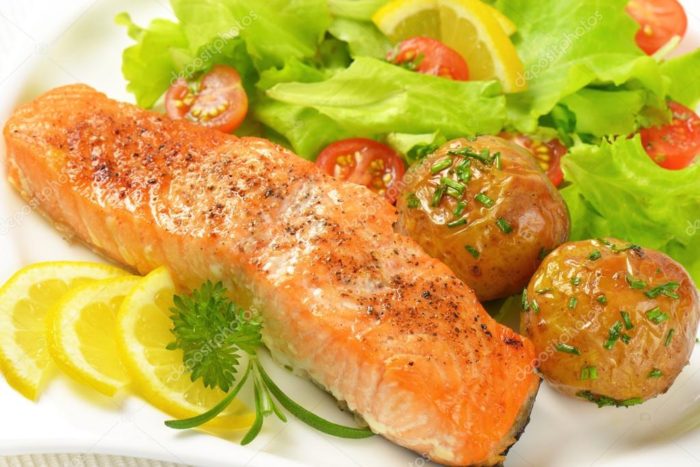 красная рыба запеченная с яблоками 