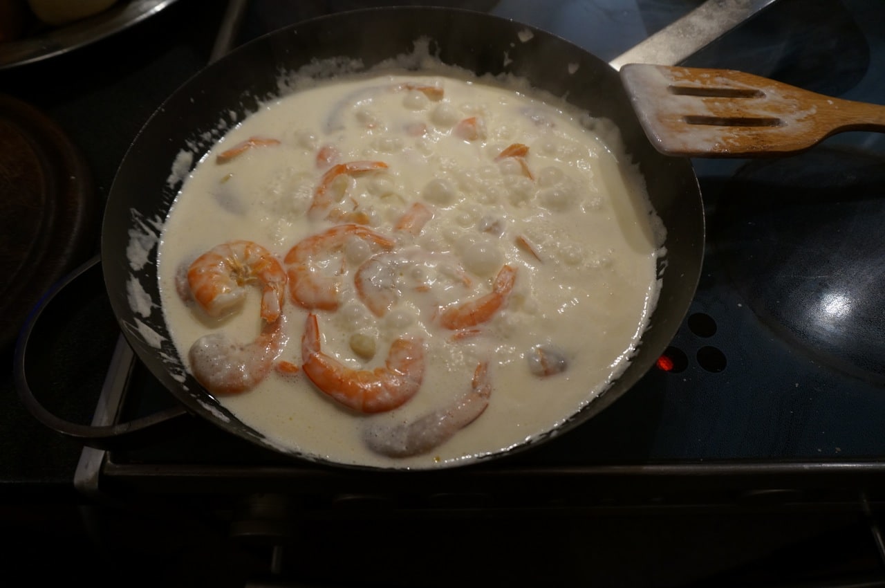 тушеные королевские креветки
