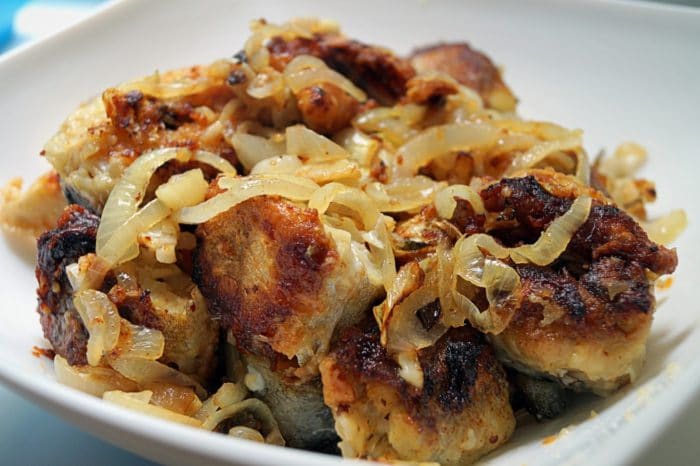 минтай с жаренным луком