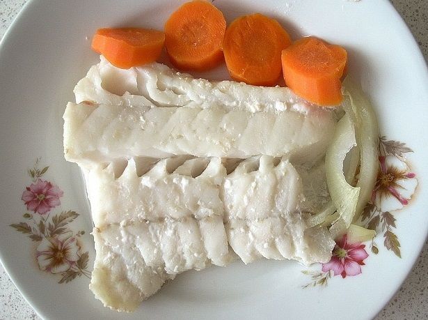 минтай и морковь