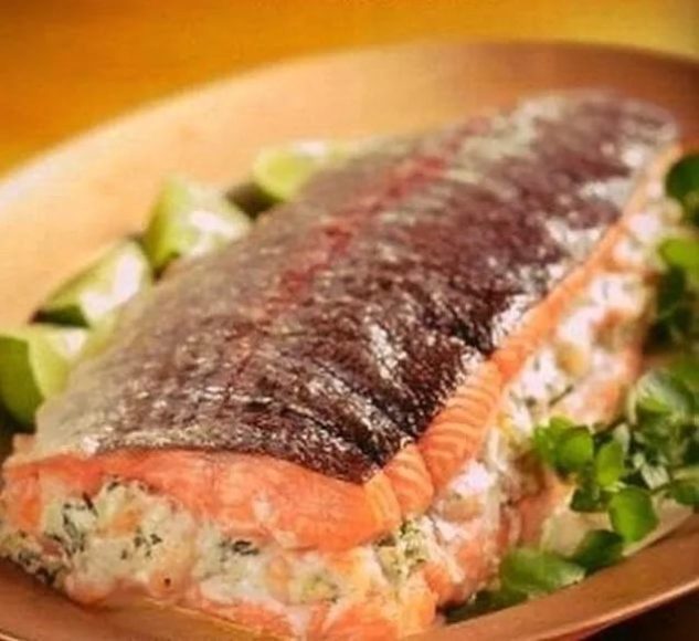 красная рыба со сметанной начинкой 
