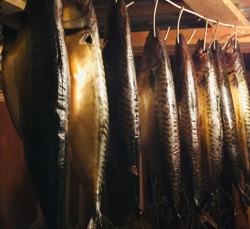 скумбрия в луковой шелухе и чае