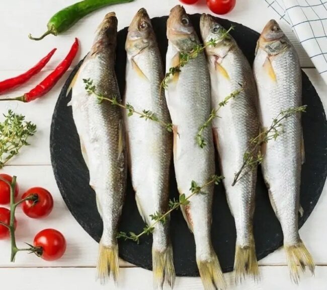 разнообразные варианты подачи рыбы корюшка 