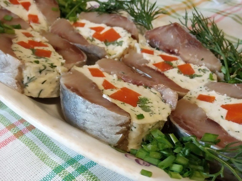 рулет из сельди с болгарским перцем и сметаной 