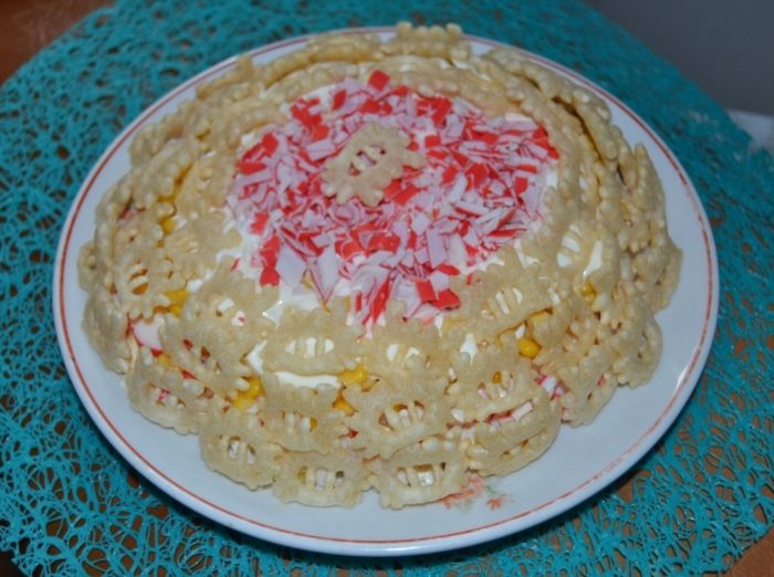 салат с крабовыми чипсами 