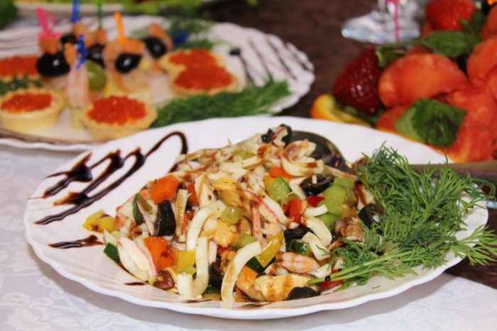 «Дары моря» с кальмаром и креветками 