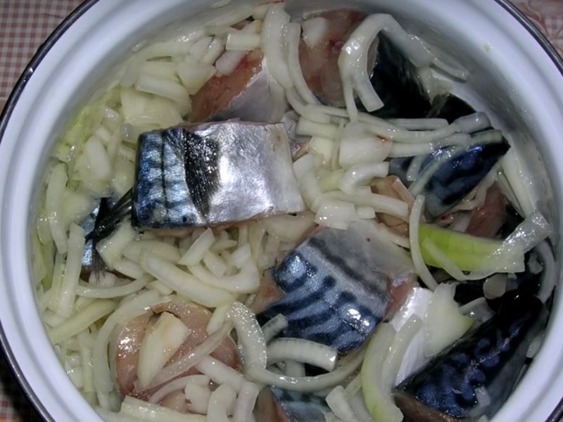 скумбрия с луком
