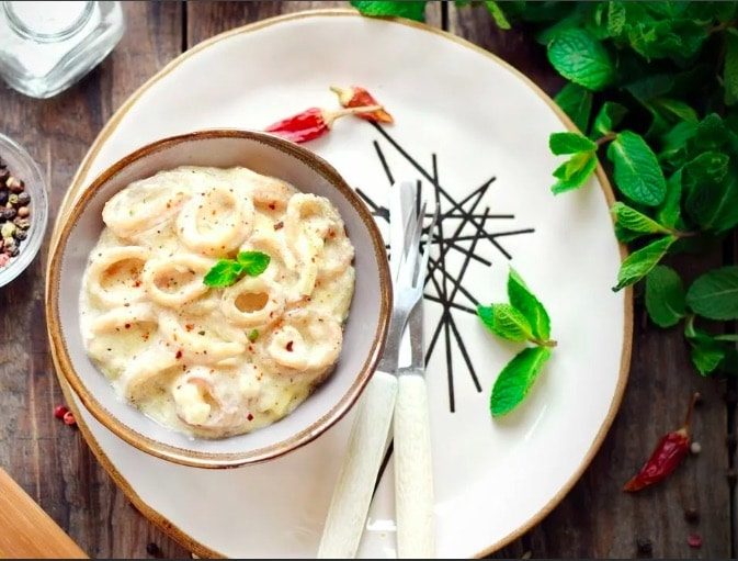 кальмары сс луком в сметане 