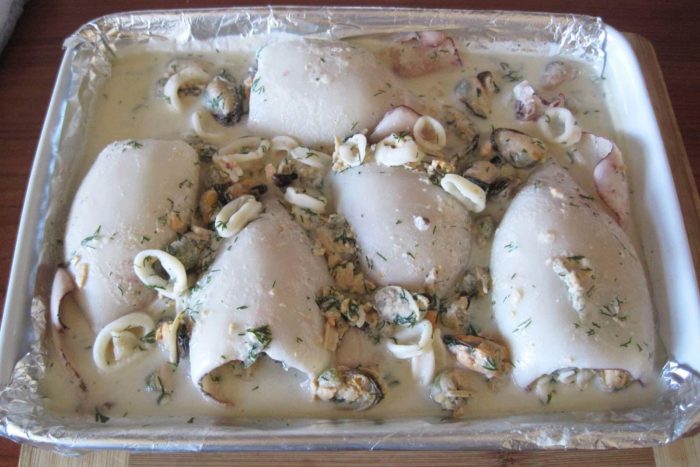 каракатица в духовке в сливках 