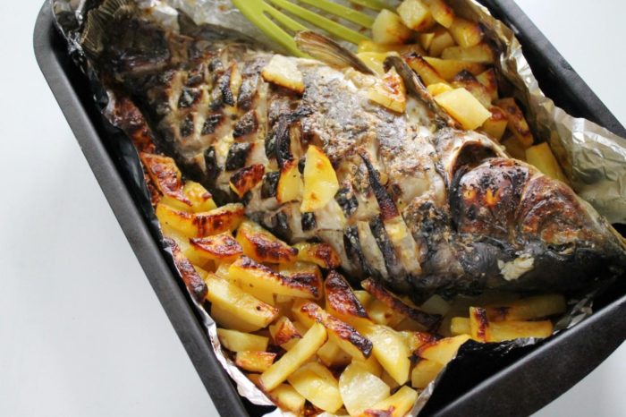 карп с чесноком 