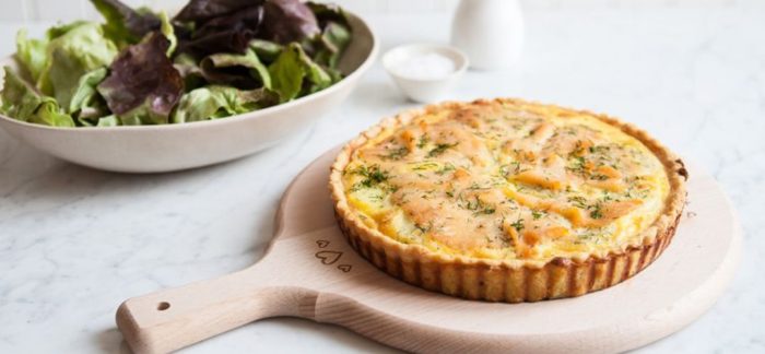 киш с сырной корочкой и рыбой