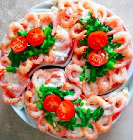 сытный салат с креветкой 