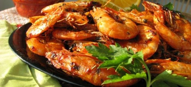 креветки с чесноком и петрушкой