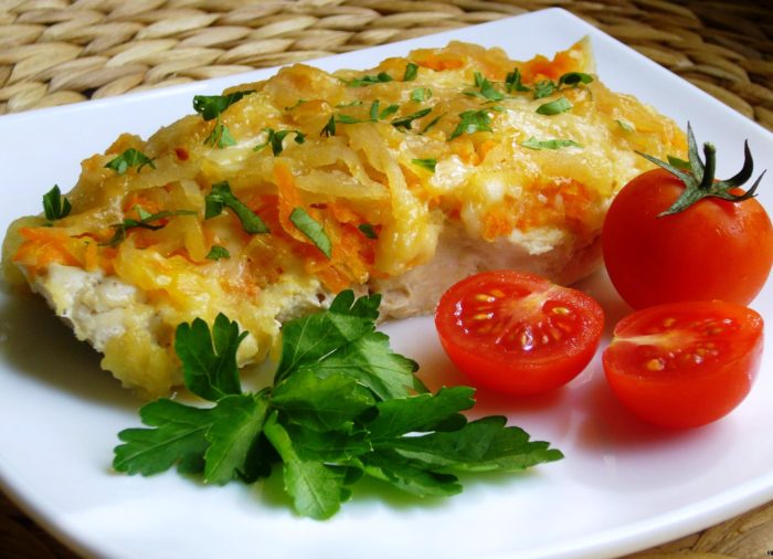 запекание рыбы минтай с овощами 