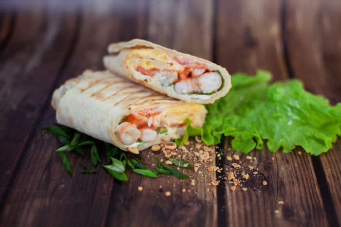 лаваш с креветкой и крабовыми палочками 