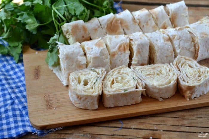 лаваш с семгой и сливочным маслом 
