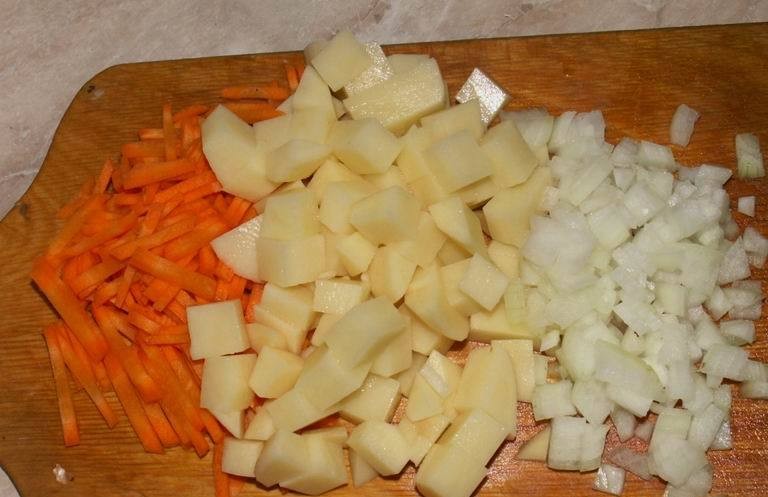 картошка и овощи для супа