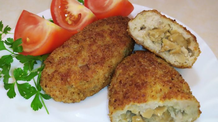 пряные котлеты из судака с грибами, чесноком и зеленью