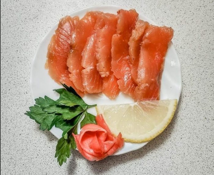 нарезка рыбы кижуч 