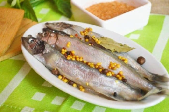 мойва с горчицей и пряностями 
