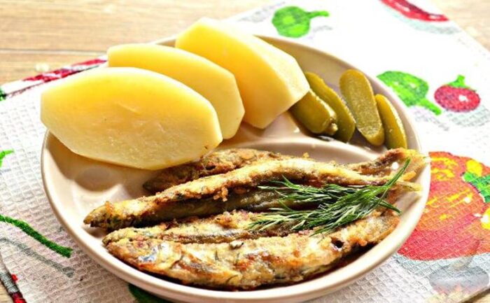 Мойва запеченая с картошкой 