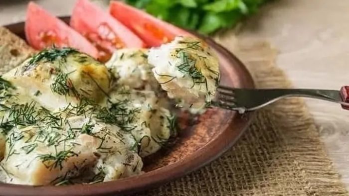 филе рыбы конгрио под соусом с грибами 