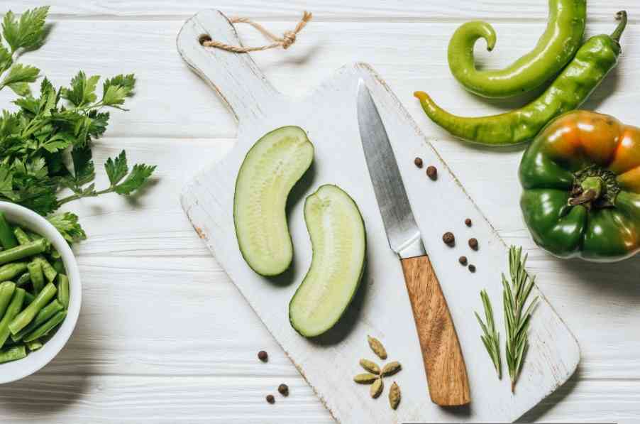 как использовать огурец для хранения мотыля