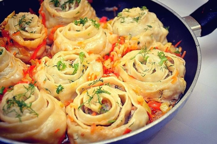 Розочки из теста с сырным фаршем
