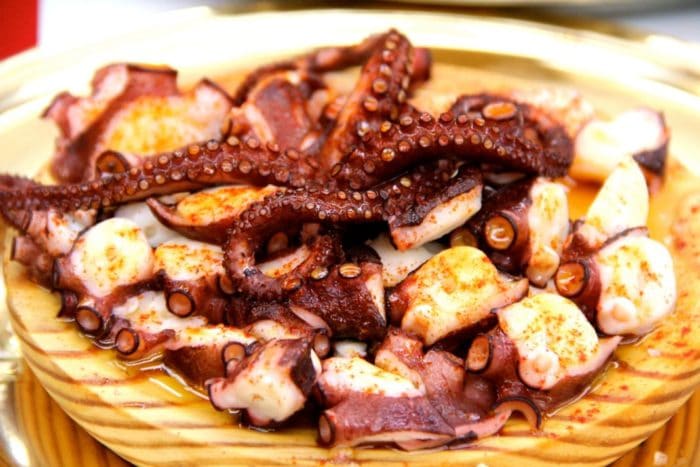 осьминог с картофелем 