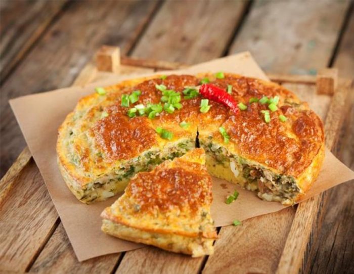 румяный пирог с сайрой