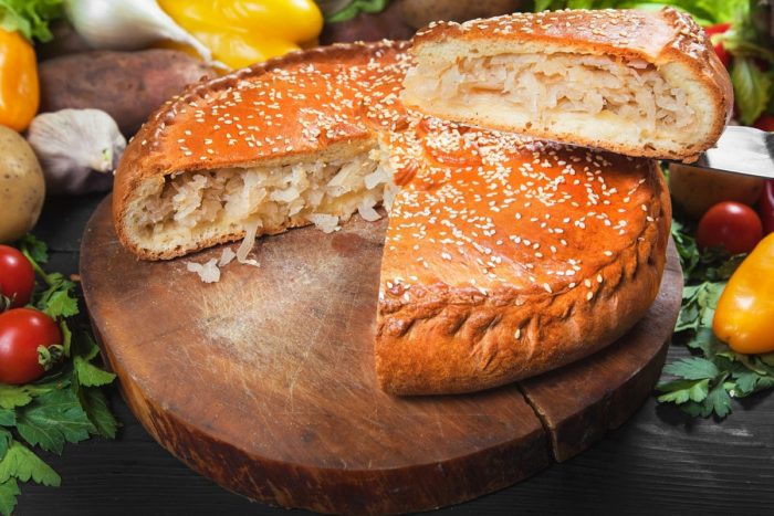 сочный пирог с сайрой 