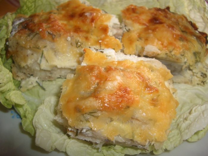 минтай со сметаной и сыром