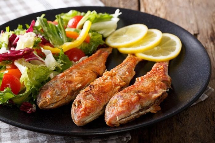 Рецепт султанки под лимонно-пряным соусом