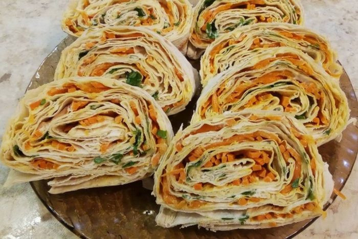 рулет с яйцом и морковью 