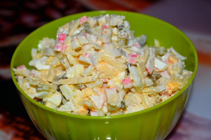 С кукурузой и солёным огурцом